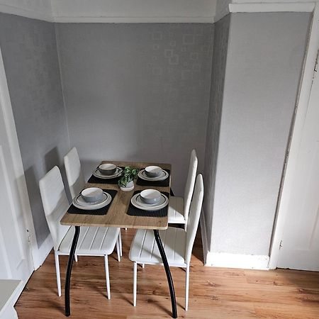 Bright 4-Bed House 15 Min To Manchester Centre Villa Екстериор снимка