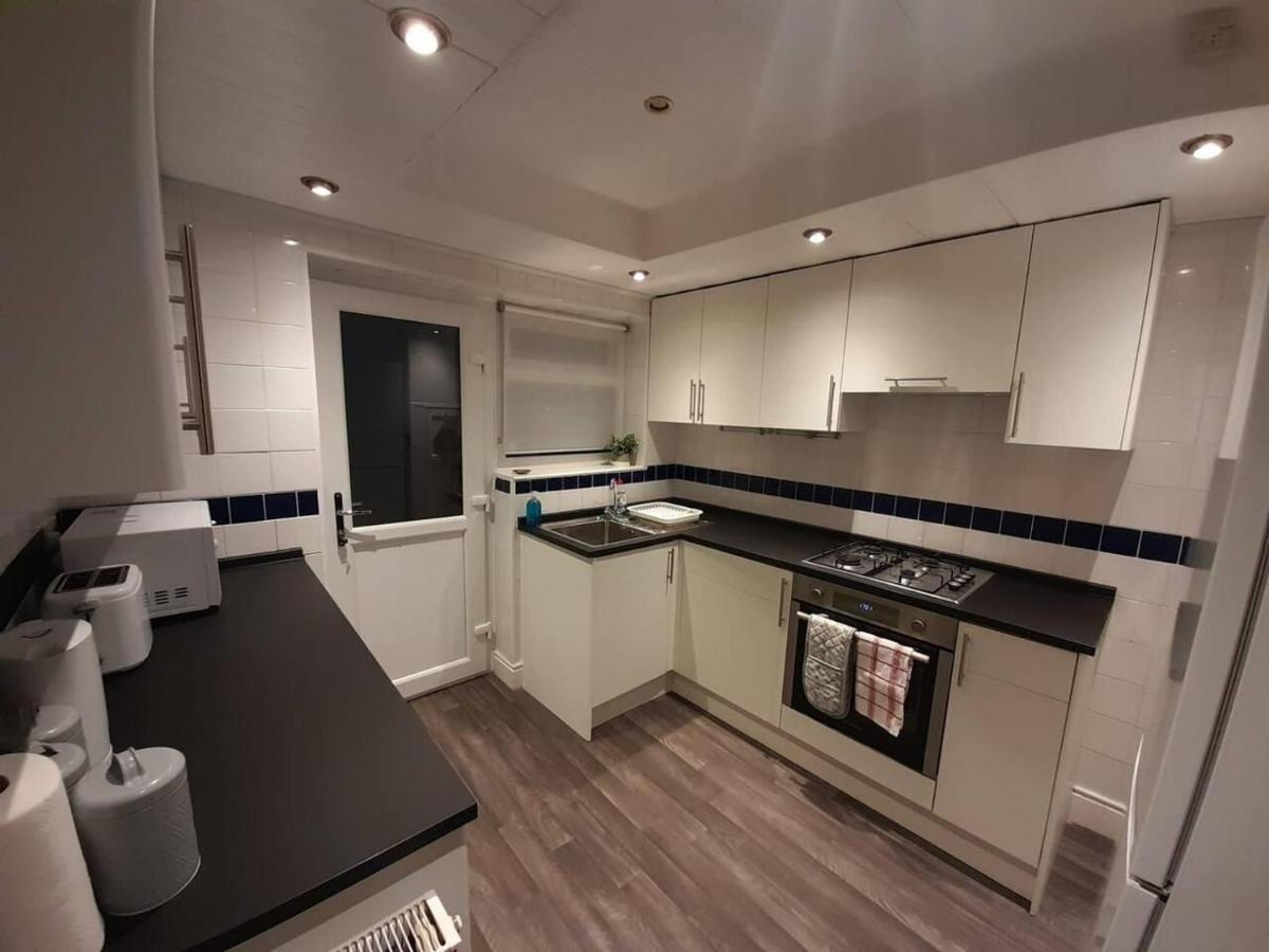 Bright 4-Bed House 15 Min To Manchester Centre Villa Екстериор снимка