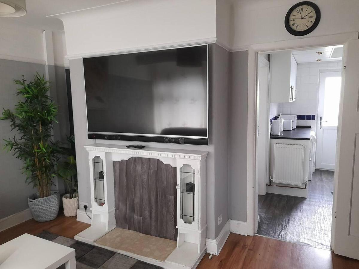 Bright 4-Bed House 15 Min To Manchester Centre Villa Екстериор снимка