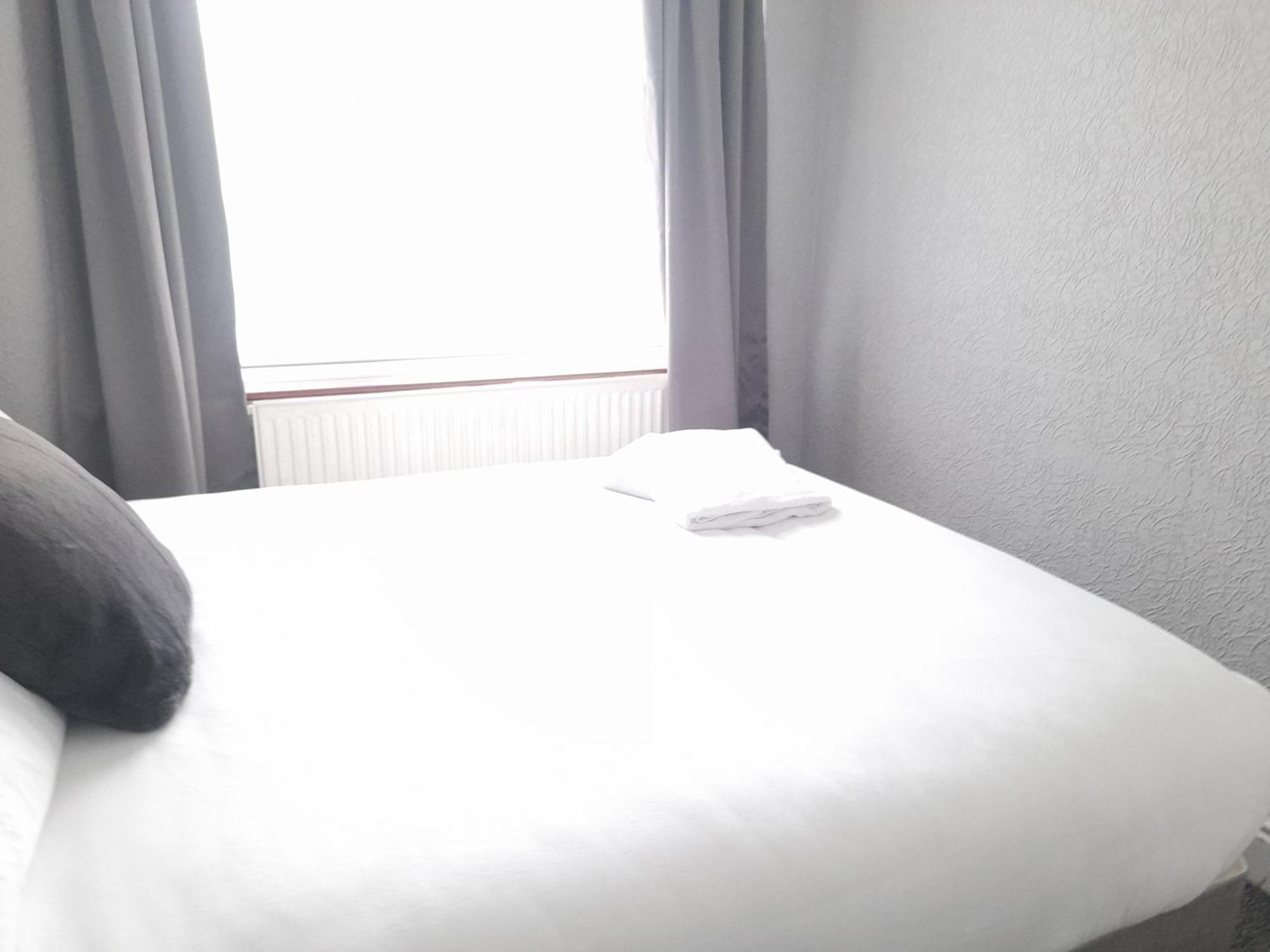 Bright 4-Bed House 15 Min To Manchester Centre Villa Екстериор снимка