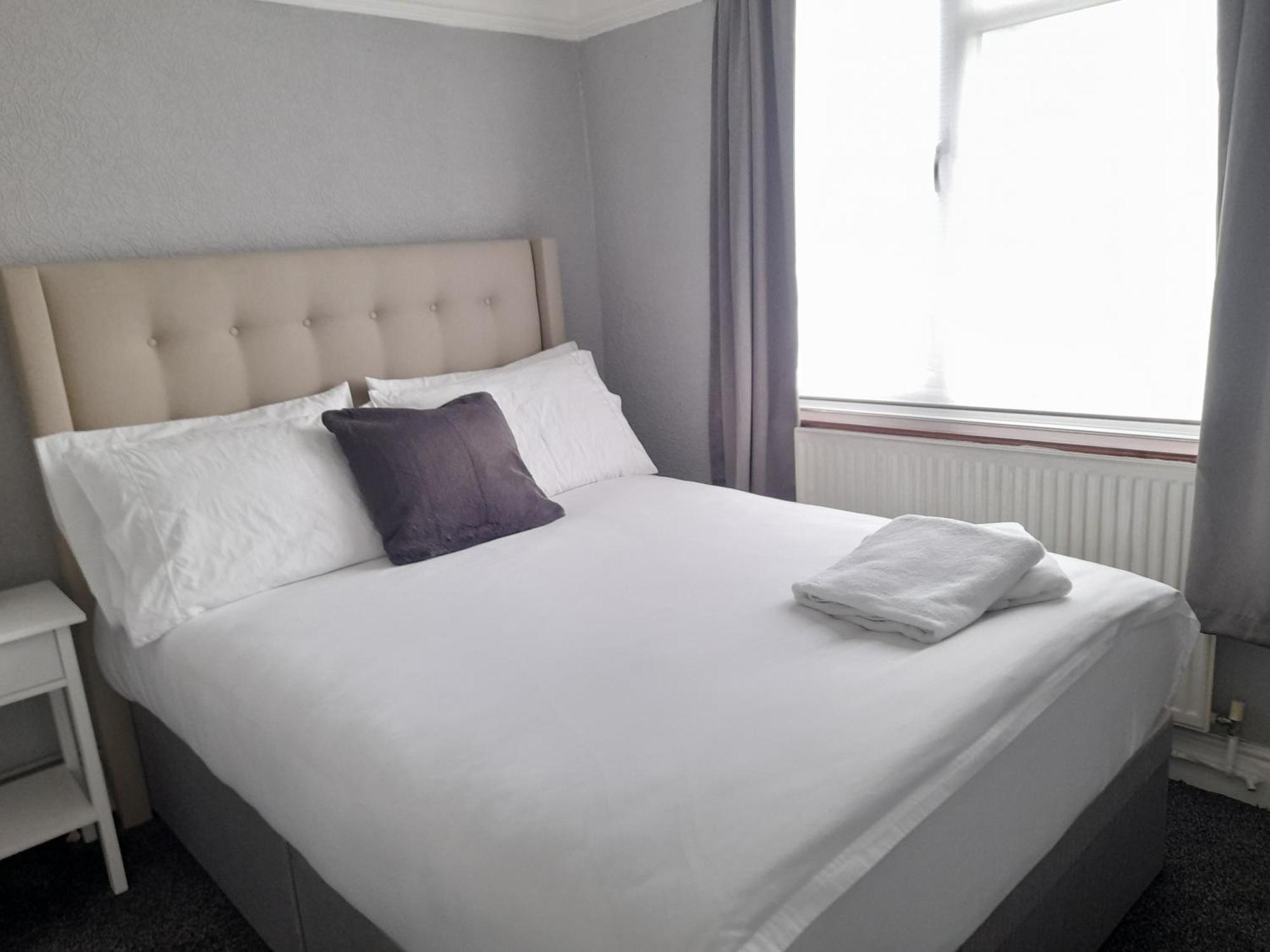 Bright 4-Bed House 15 Min To Manchester Centre Villa Екстериор снимка