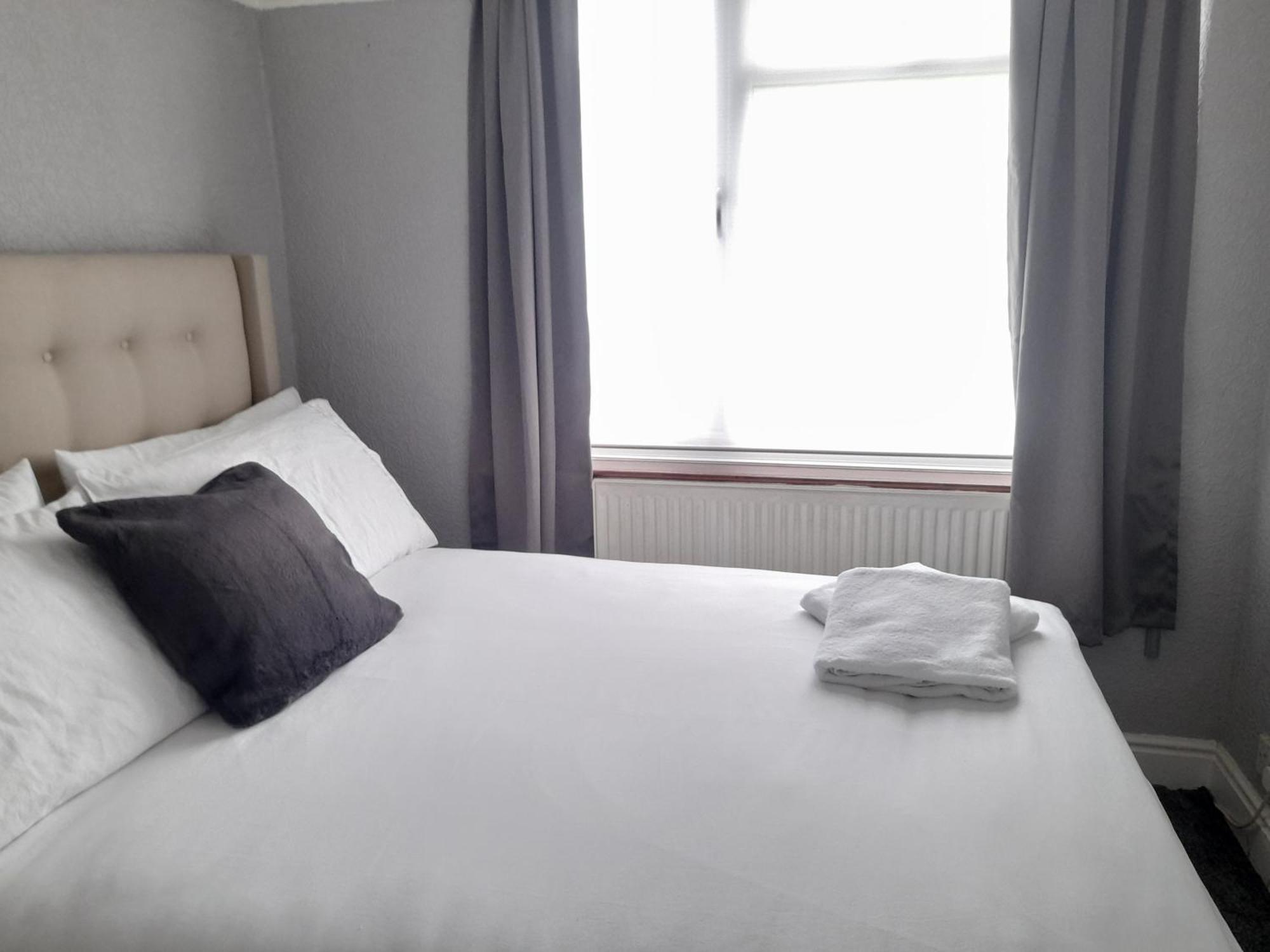 Bright 4-Bed House 15 Min To Manchester Centre Villa Екстериор снимка