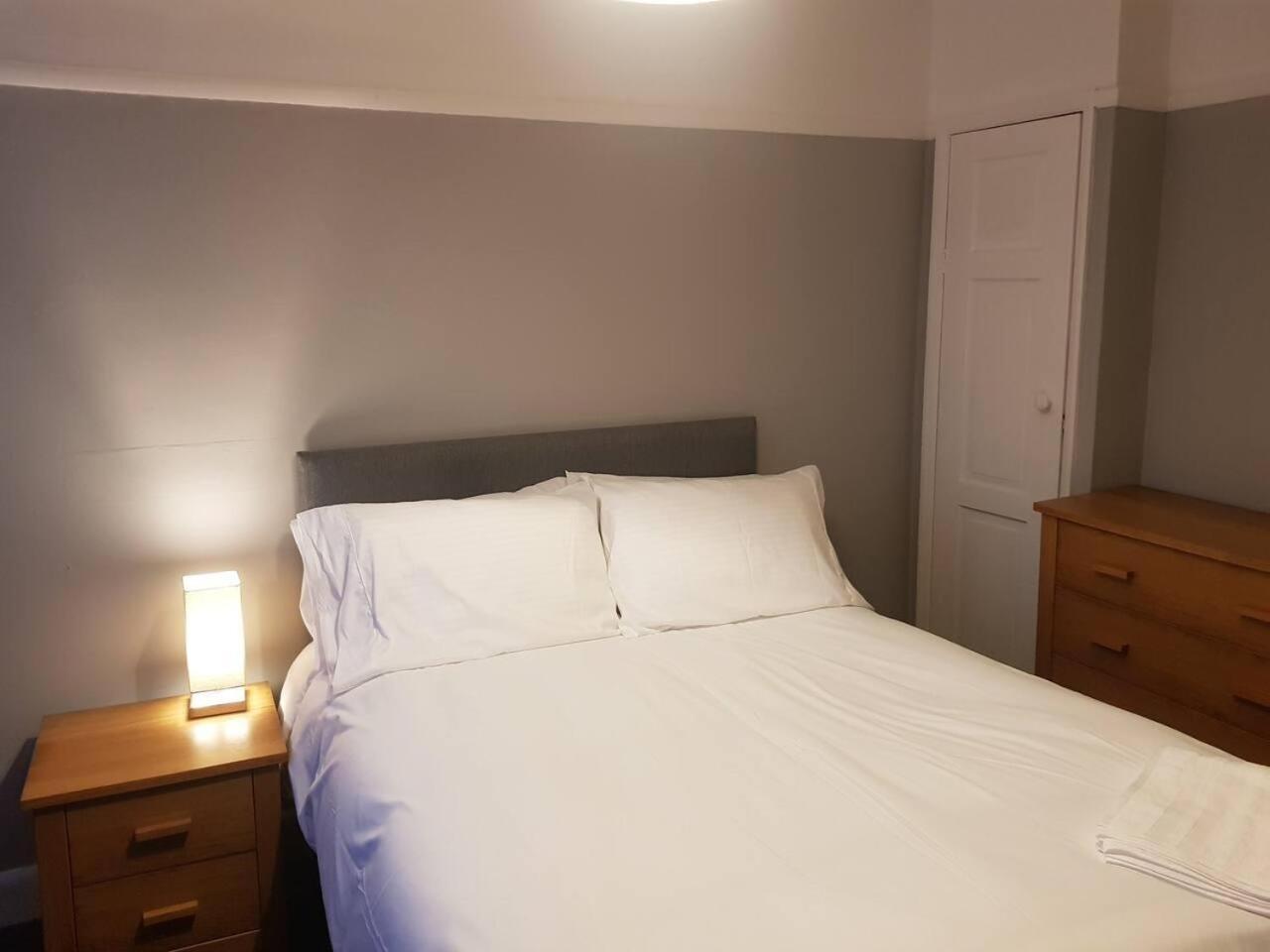 Bright 4-Bed House 15 Min To Manchester Centre Villa Екстериор снимка