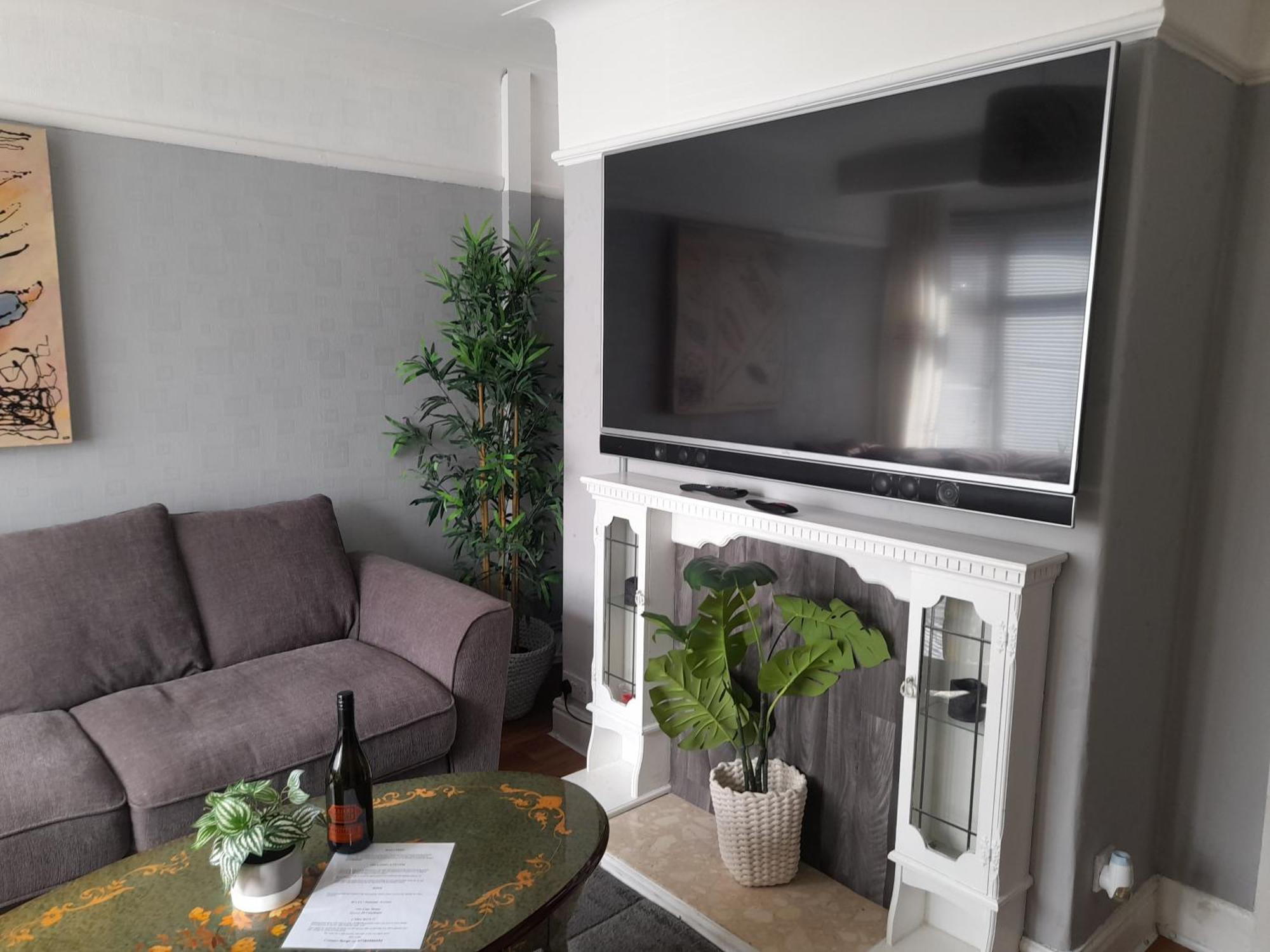 Bright 4-Bed House 15 Min To Manchester Centre Villa Екстериор снимка