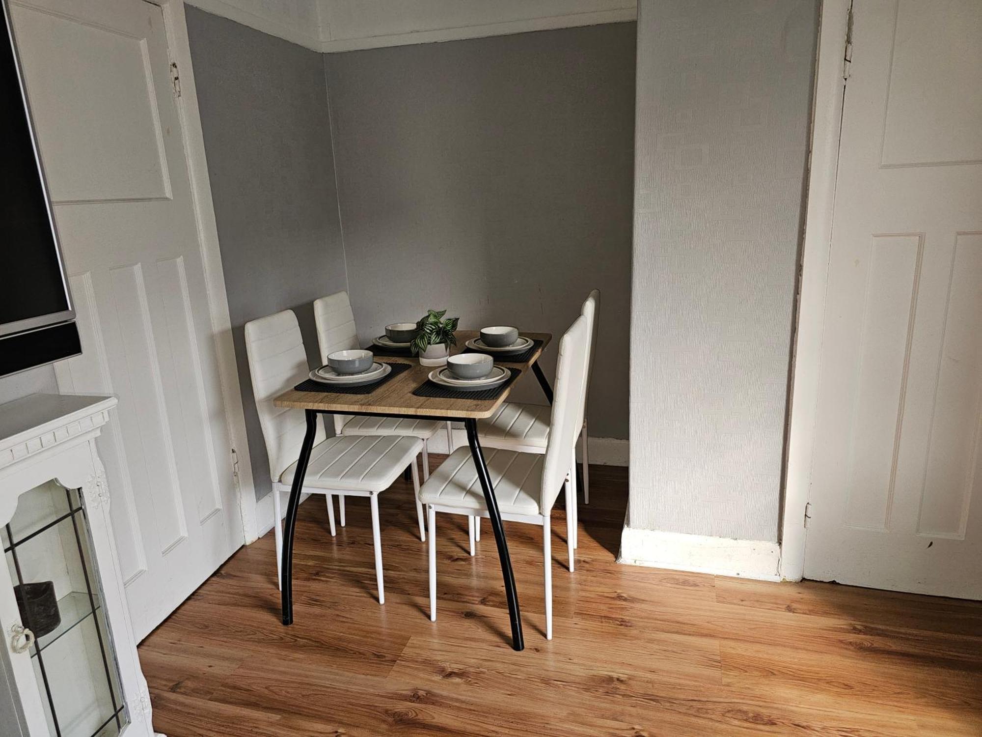 Bright 4-Bed House 15 Min To Manchester Centre Villa Екстериор снимка